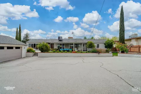 View/Area - 220 E Woodrow St, Taft, CA 93268 photo 1 of 2