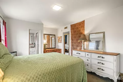 Bedroom - 220 E Woodrow St, Taft, CA 93268 photo 2 of 5