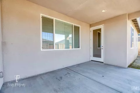 Exterior - 7806 Bristol Spring Ave, Bakersfield, CA 93313 photo 7 of 11