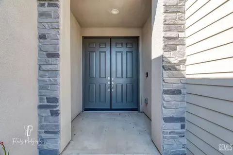 Exterior - 7806 Bristol Spring Ave, Bakersfield, CA 93313 photo 5 of 11