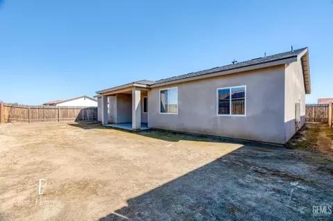 Exterior - 7806 Bristol Spring Ave, Bakersfield, CA 93313 photo 9 of 11