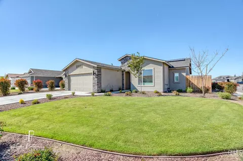 Exterior - 7806 Bristol Spring Ave, Bakersfield, CA 93313 photo 2 of 11