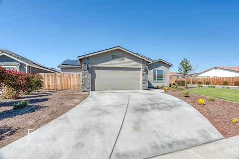 Exterior - 7806 Bristol Spring Ave, Bakersfield, CA 93313 photo 3 of 11
