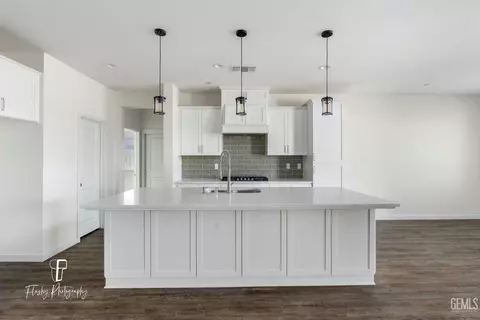 Kitchen - 7806 Bristol Spring Ave, Bakersfield, CA 93313 photo 2 of 4