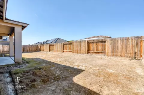 Exterior - 7806 Bristol Spring Ave, Bakersfield, CA 93313 photo 11 of 11