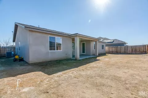 Exterior - 7806 Bristol Spring Ave, Bakersfield, CA 93313 photo 10 of 11
