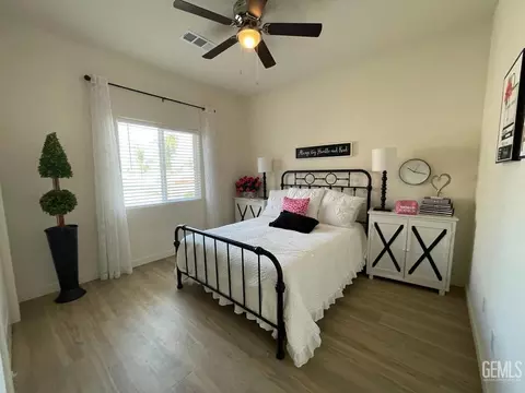 8313 Grandy St, Bakersfield, CA 93314 photo 9