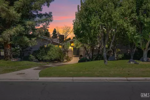7220 Saint Andrews Dr, Bakersfield, CA 93309