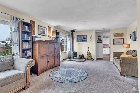19800 Luana Dr, Tehachapi, CA 93561 photo 3