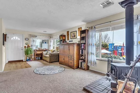 19800 Luana Dr, Tehachapi, CA 93561 photo 5