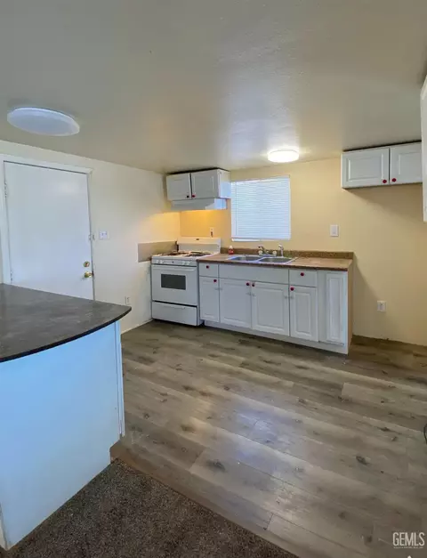 301 Shattuck Ave, Taft, CA 93268 photo 5