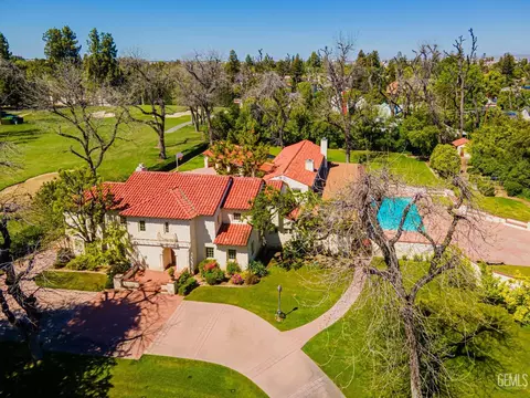 6610 Mount Whitney Dr, Bakersfield, CA 93309