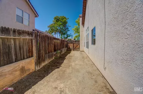 Exterior - 910 Devonshire St, Bakersfield, CA 93312 photo 17 of 17