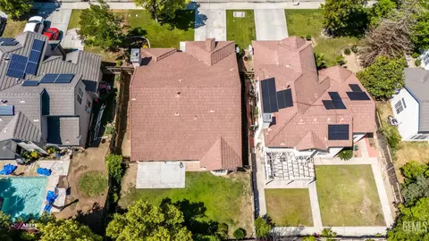 Exterior - 910 Devonshire St, Bakersfield, CA 93312 photo 9 of 17