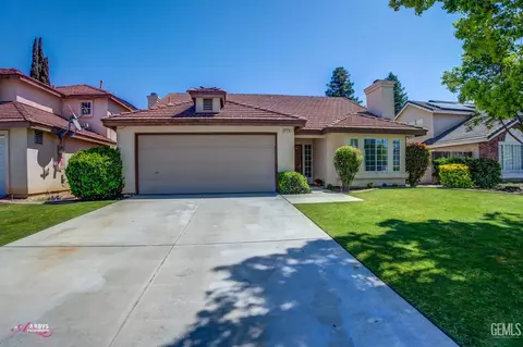 Exterior - 910 Devonshire St, Bakersfield, CA 93312 photo 4 of 17