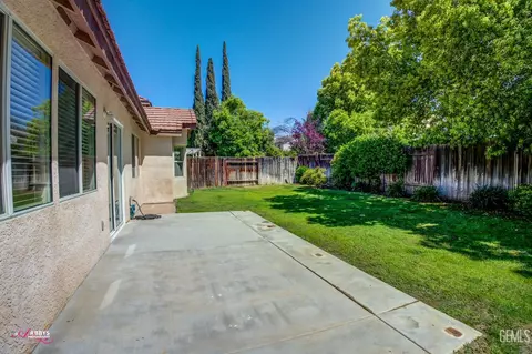 Exterior - 910 Devonshire St, Bakersfield, CA 93312 photo 16 of 17