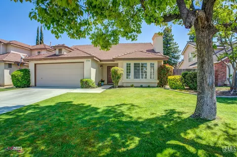 Exterior - 910 Devonshire St, Bakersfield, CA 93312 photo 1 of 17