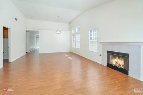 Living - 910 Devonshire St, Bakersfield, CA 93312 photo 2 of 2