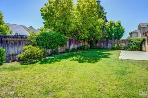 Exterior - 910 Devonshire St, Bakersfield, CA 93312 photo 15 of 17