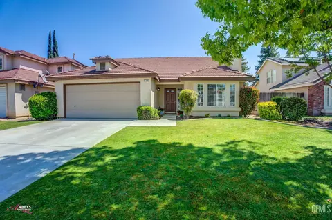 Exterior - 910 Devonshire St, Bakersfield, CA 93312 photo 3 of 17