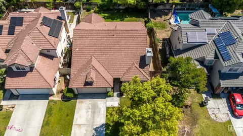Exterior - 910 Devonshire St, Bakersfield, CA 93312 photo 7 of 17