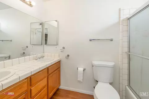 Bath - 910 Devonshire St, Bakersfield, CA 93312 photo 1 of 2