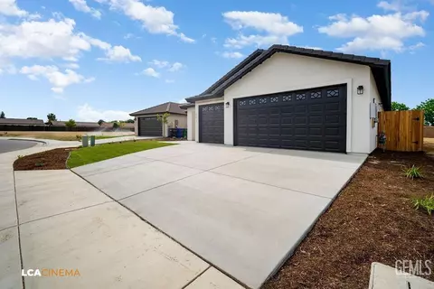 611 Sinatra Way, Shafter, CA 93263 photo 3