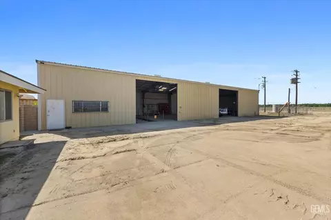 Exterior - 17403 Beech Ave, Shafter, CA 93263 photo 3 of 6