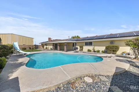 Exterior - 17403 Beech Ave, Shafter, CA 93263 photo 2 of 6