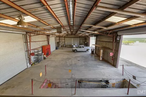 Exterior - 17403 Beech Ave, Shafter, CA 93263 photo 6 of 6