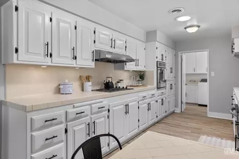 Kitchen - 17403 Beech Ave, Shafter, CA 93263 photo 2 of 2