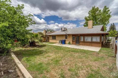 Exterior - 4021 Milo Ave, Bakersfield, CA 93313 photo 5 of 6