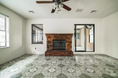 Living - 4021 Milo Ave, Bakersfield, CA 93313 photo 1 of 3