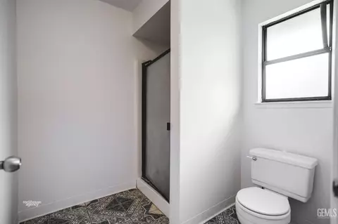 Bath - 4021 Milo Ave, Bakersfield, CA 93313 photo 4 of 4
