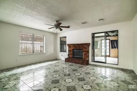 Living - 4021 Milo Ave, Bakersfield, CA 93313 photo 3 of 3