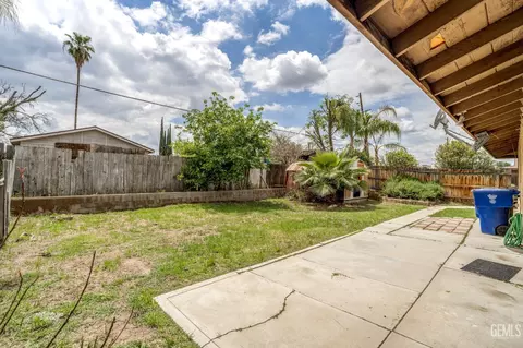 Exterior - 4021 Milo Ave, Bakersfield, CA 93313 photo 4 of 6