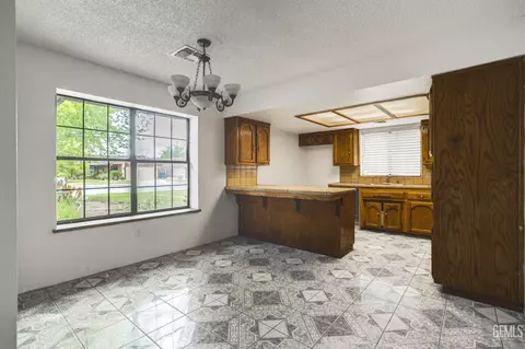 Bath - 4021 Milo Ave, Bakersfield, CA 93313 photo 1 of 4