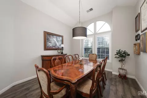 Dining - 15831 Johnson Rd, Bakersfield, CA 93314 photo 2 of 2