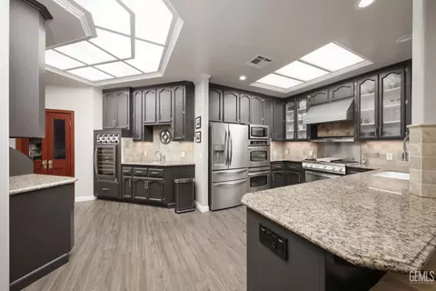 Kitchen - 15831 Johnson Rd, Bakersfield, CA 93314 photo 1 of 2