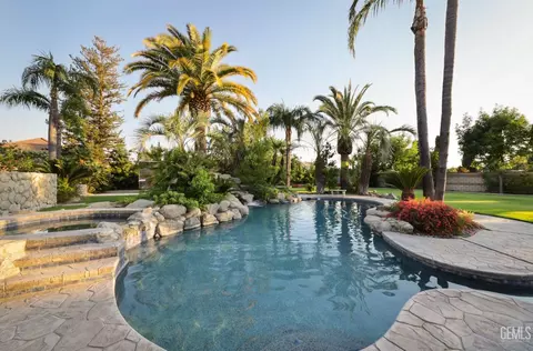 Exterior - 15831 Johnson Rd, Bakersfield, CA 93314 photo 7 of 15