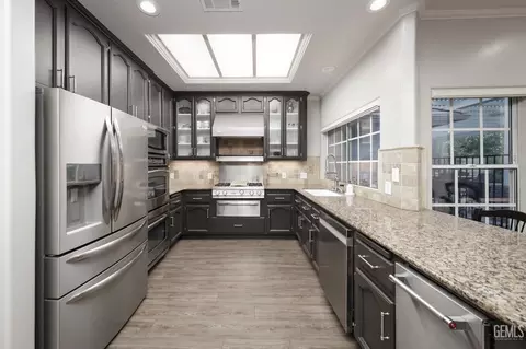Kitchen - 15831 Johnson Rd, Bakersfield, CA 93314 photo 2 of 2