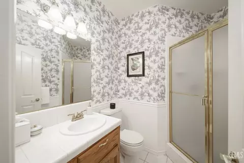 Bath - 15831 Johnson Rd, Bakersfield, CA 93314 photo 3 of 5