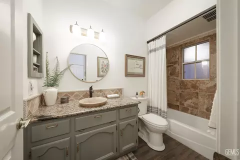 Bath - 15831 Johnson Rd, Bakersfield, CA 93314 photo 5 of 5