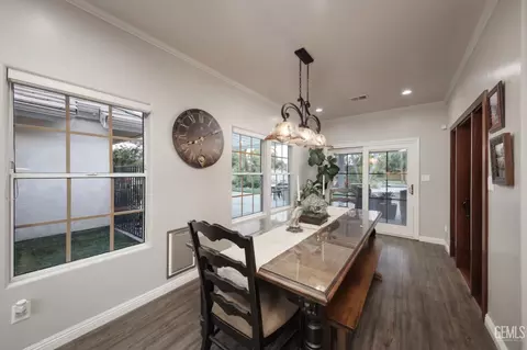 Dining - 15831 Johnson Rd, Bakersfield, CA 93314 photo 1 of 2