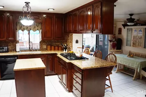 Kitchen - 16403 Barton Ln, Bakersfield, CA 93314 photo 1 of 7