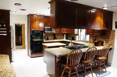 Kitchen - 16403 Barton Ln, Bakersfield, CA 93314 photo 4 of 7