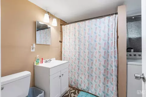 Bath - 1225 E St, Wasco, CA 93280 photo 1 of 2