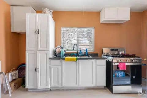 Kitchen - 1225 E St, Wasco, CA 93280 photo 3 of 4