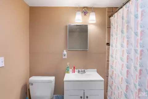 Bath - 1225 E St, Wasco, CA 93280 photo 2 of 2