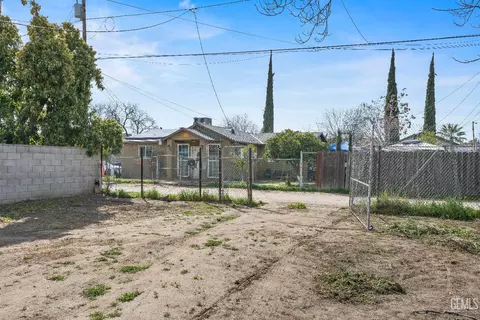 Exterior - 1225 E St, Wasco, CA 93280 photo 3 of 7